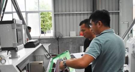江苏盐城客户验收PVC木塑门框附框设备